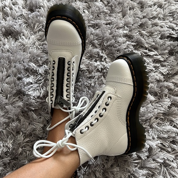 BNWB White Dr. Martens Sinclair Boots - Picture 9 of 14